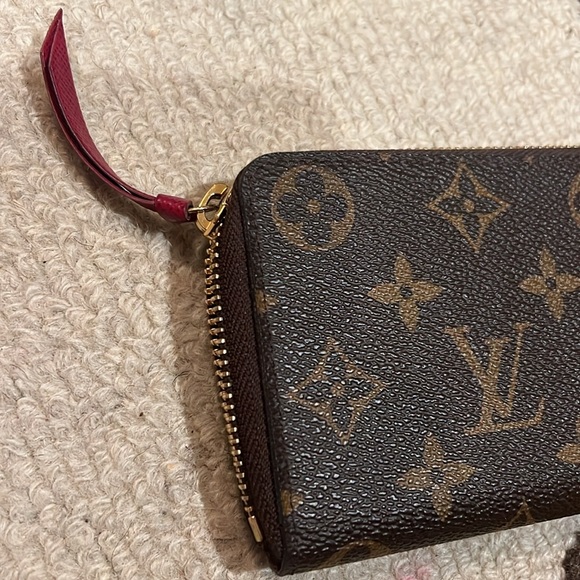 Louis Vuitton Clémence zip Wallet in Fuchsia. Excellent Condition! - Picture 2 of 5